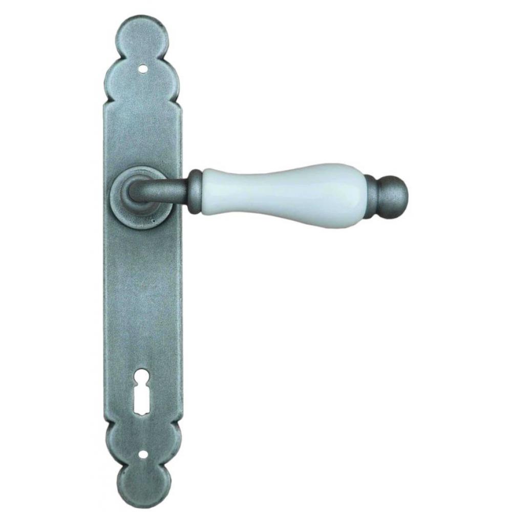 ezust cink szinu vas kilincs feher porcelan fogantyuval provanszi rusztikus country polgari stilus lameridiana lakberendezes.jpg